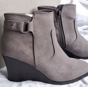 NWT Gray, Maurice's booties